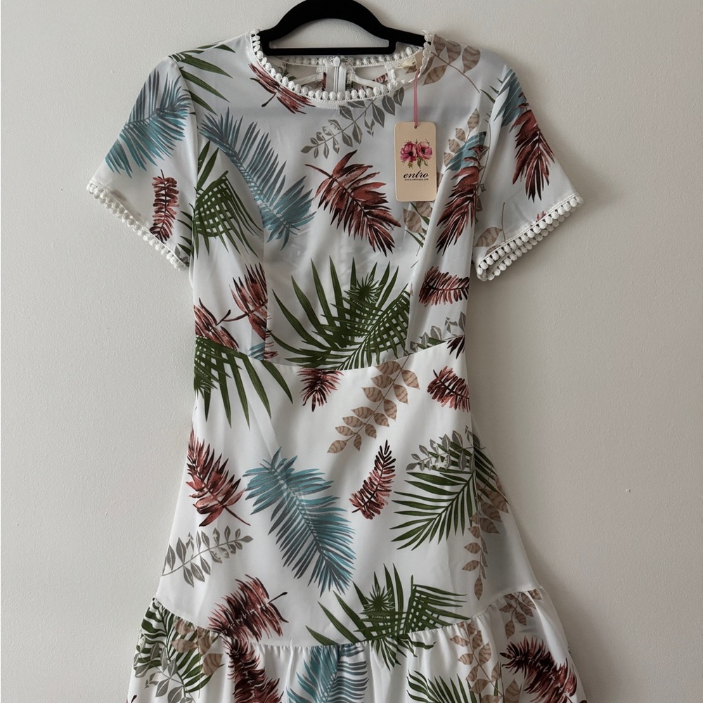 Entro Dress - NWT - Tropical Print Short Sleeve Dress